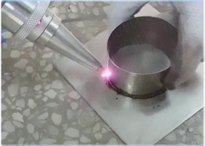 手持光纤激光焊接机